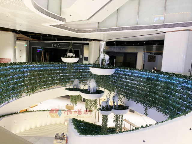 贛州商場(chǎng)旋轉(zhuǎn)樓梯吊飾開(kāi)業(yè)美陳裝飾 贛州商場(chǎng)旋轉(zhuǎn)樓梯吊飾開(kāi)業(yè)美陳裝飾