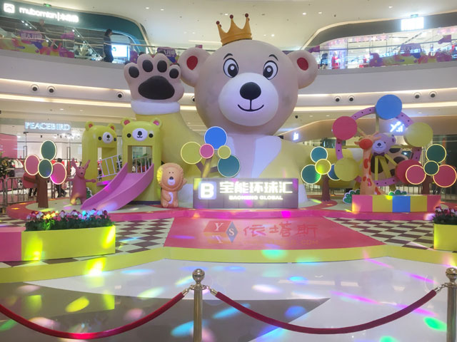 商場中庭DP點(diǎn)及吊飾打造夢(mèng)幻開業(yè)美陳