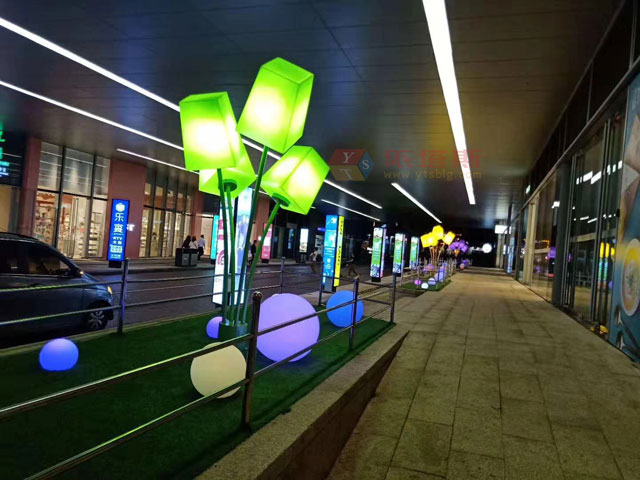 深圳華強(qiáng)北九方購物中心外圍區(qū)域美陳 深圳華強(qiáng)北九方購物中心外圍區(qū)域美陳