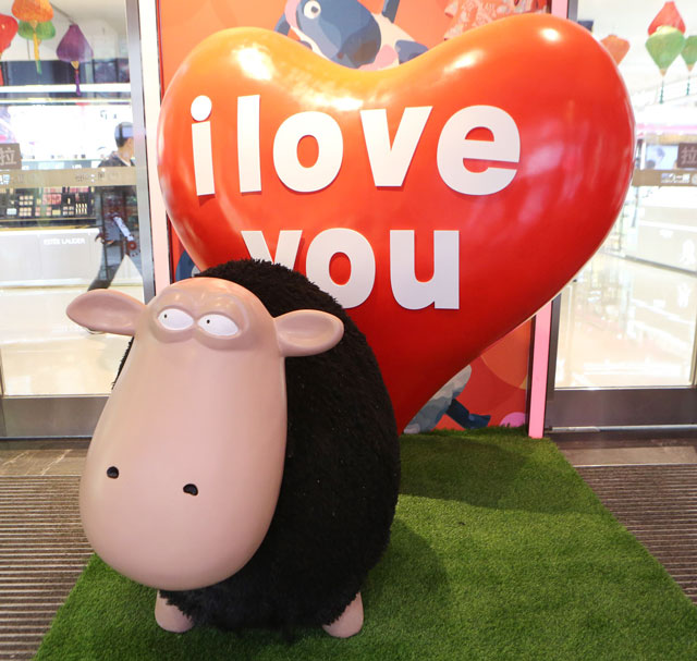 商場(chǎng)小羊美陳櫥窗展示