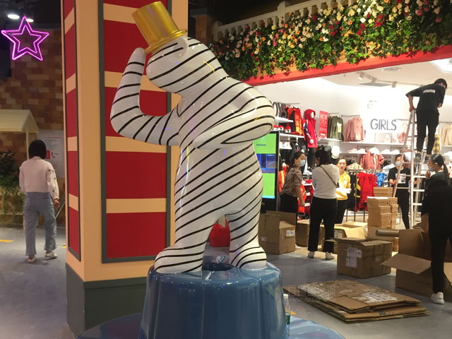 商場(chǎng)迎賓熊雕塑小品 商場(chǎng)迎賓熊雕塑小品