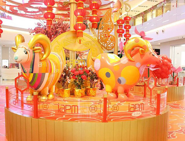 商場(chǎng)圣誕及春節(jié)美陳擺放的原則 商場(chǎng)圣誕及春節(jié)美陳擺放的原則