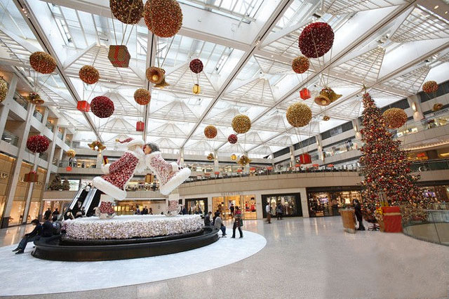 商場(chǎng)中庭節(jié)日裝飾